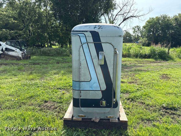 image for item EN0353 Peterbilt 359 sleeper cab