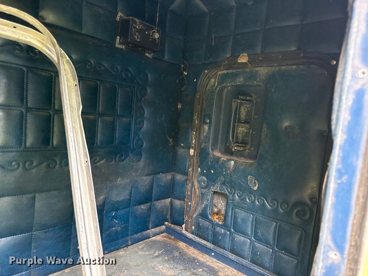 image for item EN0353 Peterbilt 359 sleeper cab