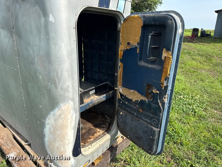 image for item EN0353 Peterbilt 359 sleeper cab