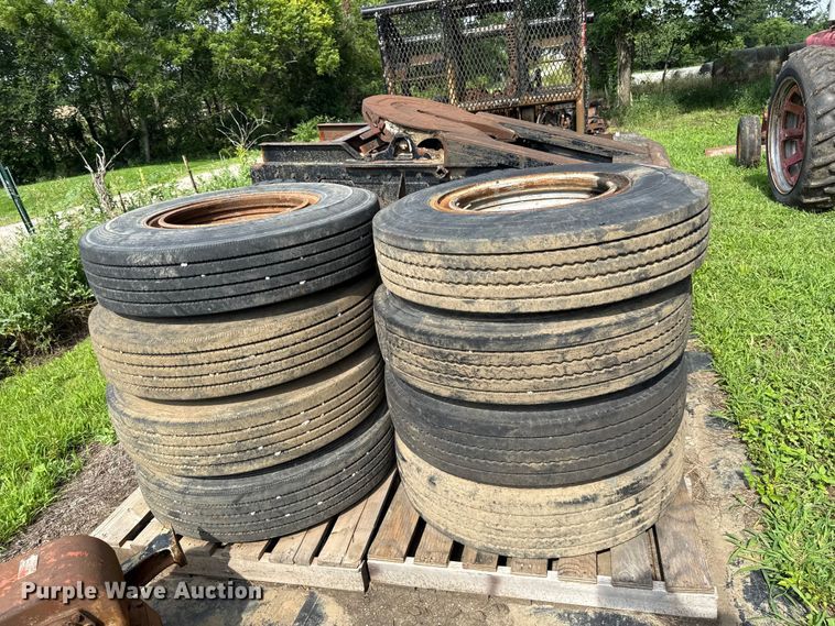 image for item EN0363 (8) 10R22.5 tires and wheels