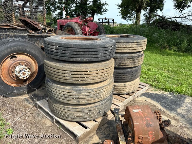 image for item EN0363 (8) 10R22.5 tires and wheels