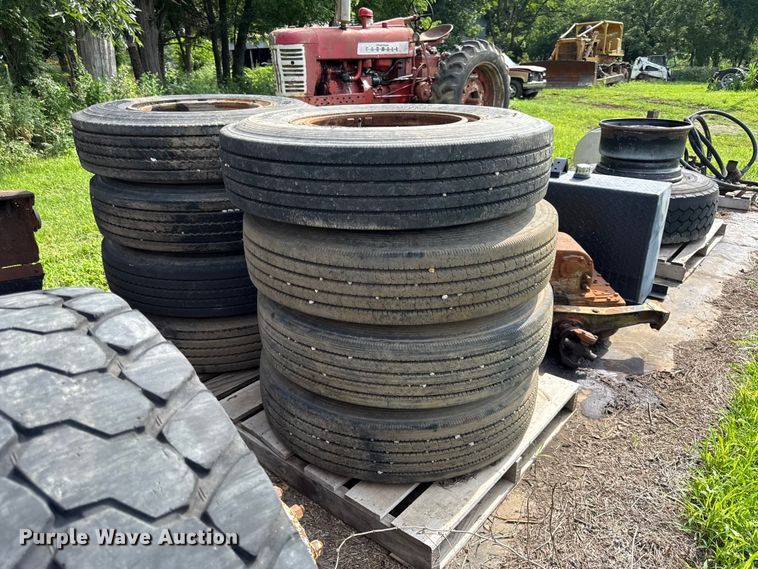 image for item EN0363 (8) 10R22.5 tires and wheels