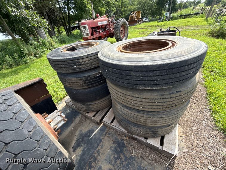 image for item EN0363 (8) 10R22.5 tires and wheels