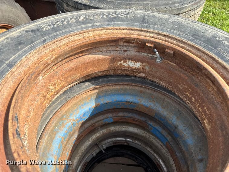 image for item EN0363 (8) 10R22.5 tires and wheels
