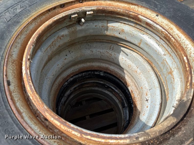 image for item EN0363 (8) 10R22.5 tires and wheels
