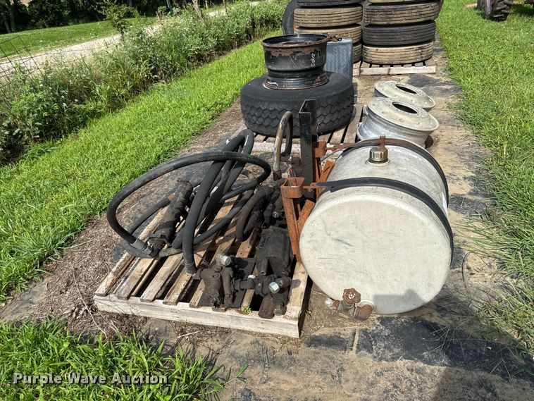 image for item EN0365 Truck parts
