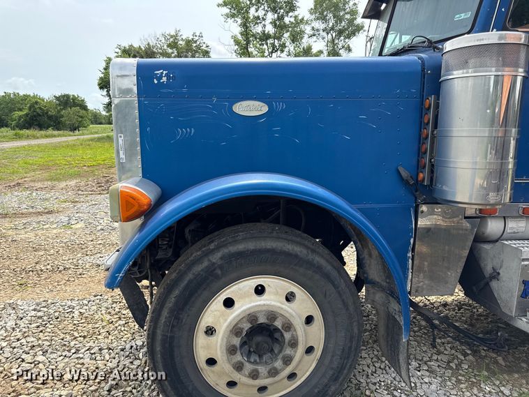 image for item EN0371 Peterbilt 379 hood