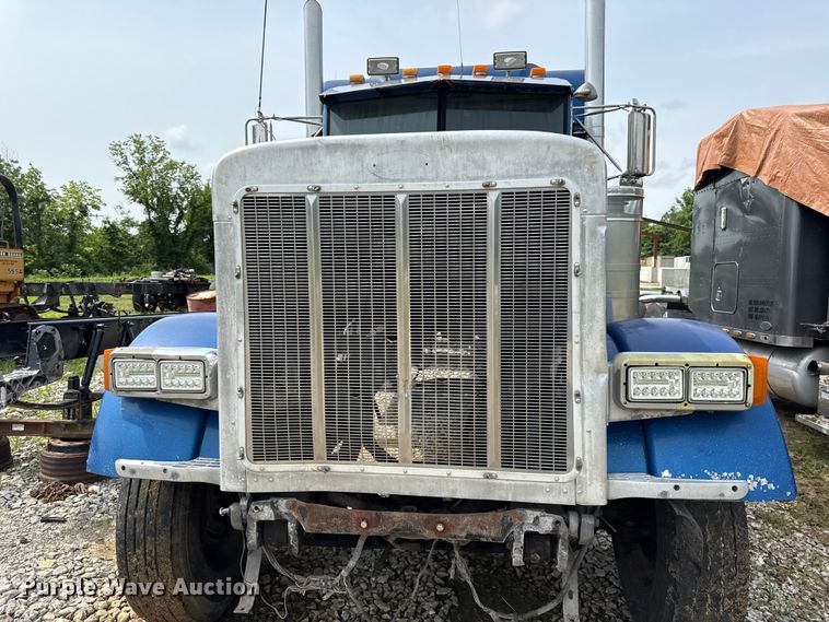 image for item EN0371 Peterbilt 379 hood