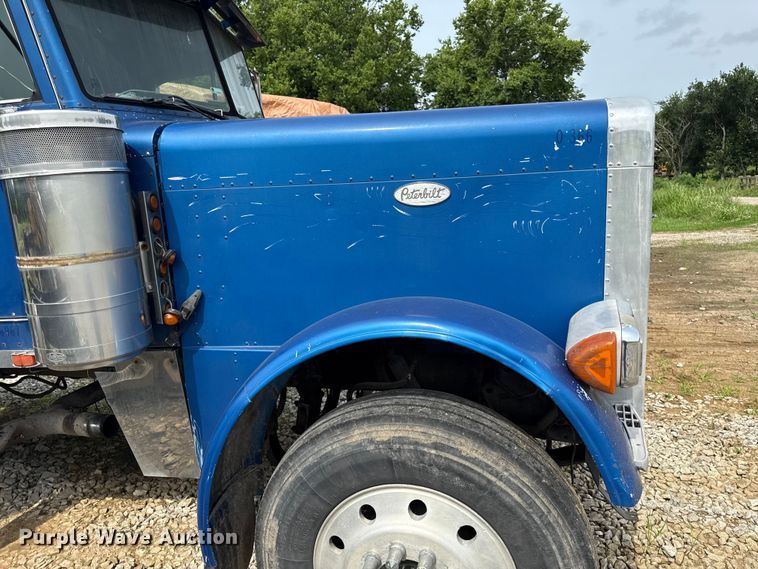 image for item EN0371 Peterbilt 379 hood
