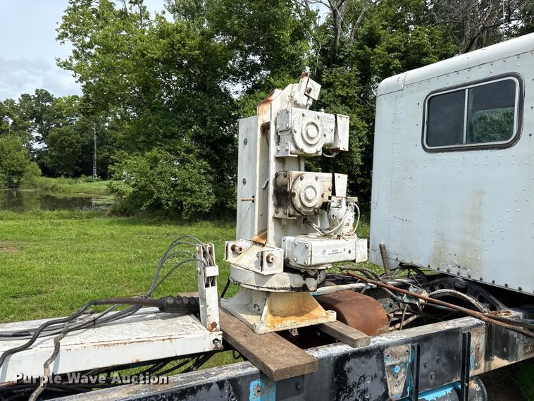 image for item EN0372 Auto Crane crane