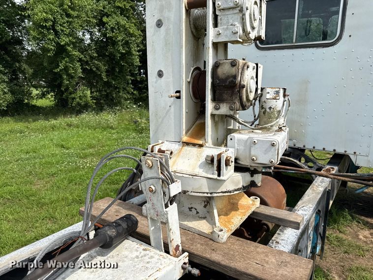 image for item EN0372 Auto Crane crane