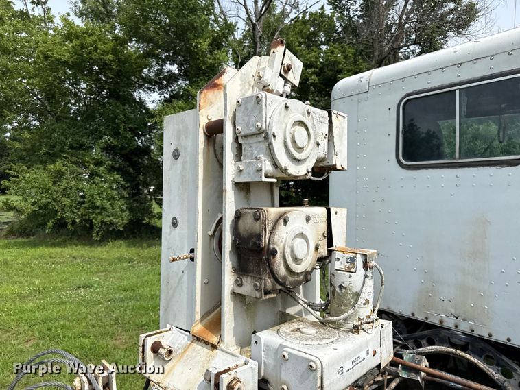 image for item EN0372 Auto Crane crane