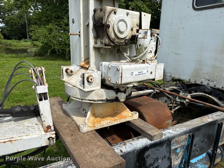 image for item EN0372 Auto Crane crane