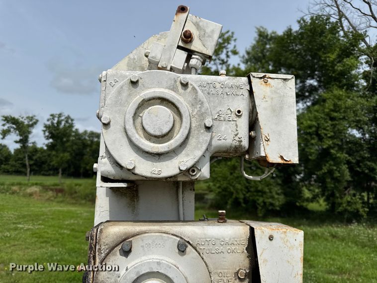 image for item EN0372 Auto Crane crane