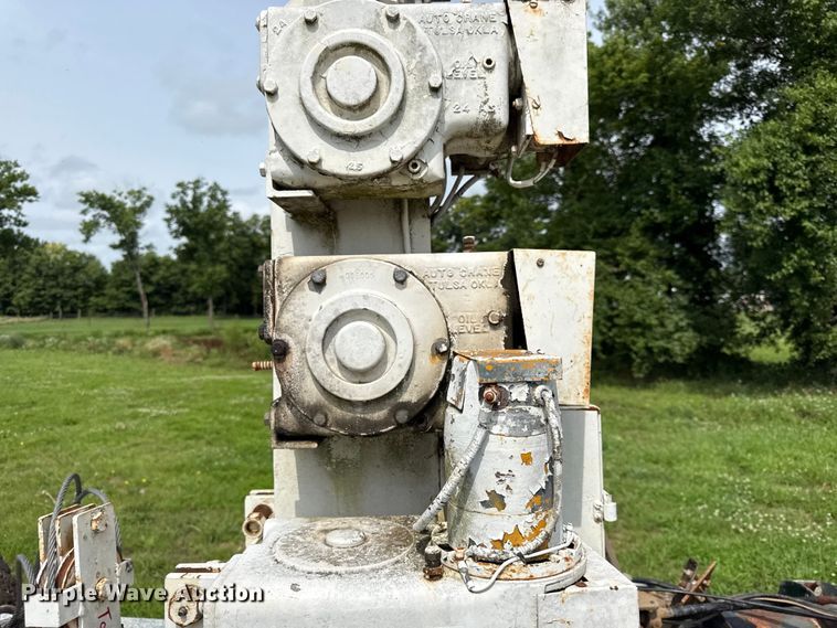 image for item EN0372 Auto Crane crane