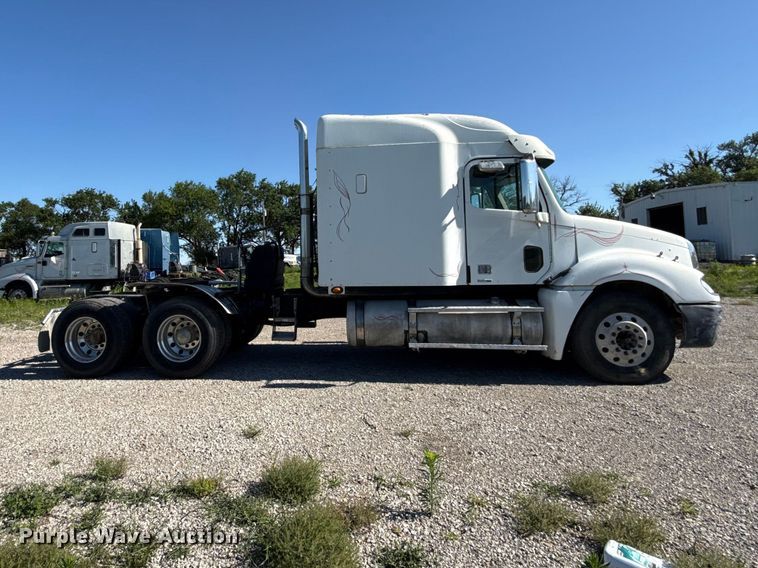 image for item EN0420 2007 Freightliner Columbia semi truck