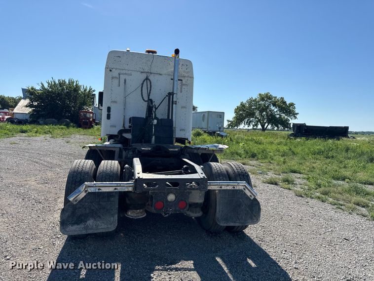 image for item EN0420 2007 Freightliner Columbia semi truck