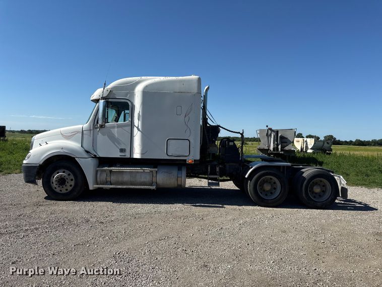 image for item EN0420 2007 Freightliner Columbia semi truck