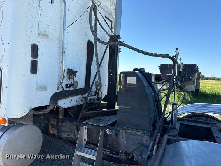 image for item EN0420 2007 Freightliner Columbia semi truck