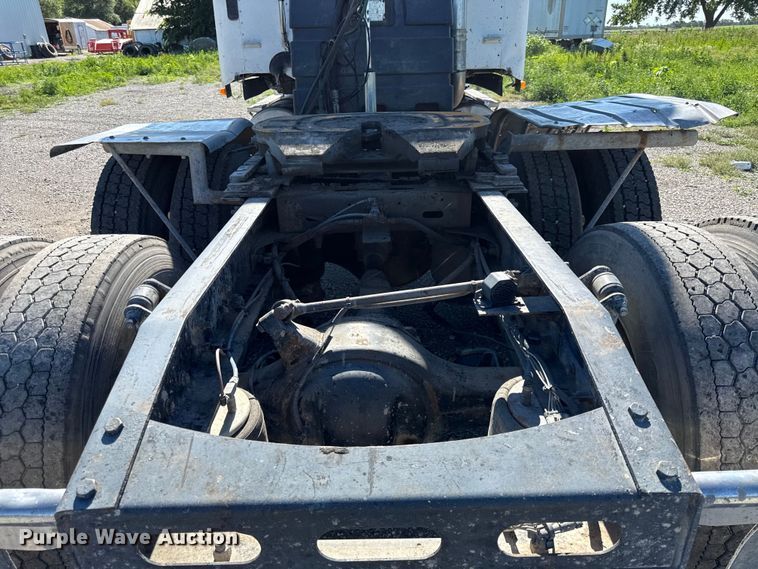 image for item EN0420 2007 Freightliner Columbia semi truck