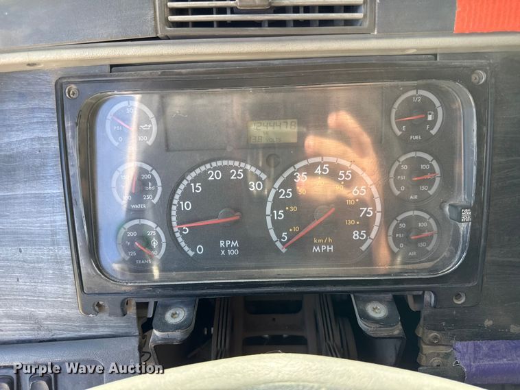 image for item EN0420 2007 Freightliner Columbia semi truck