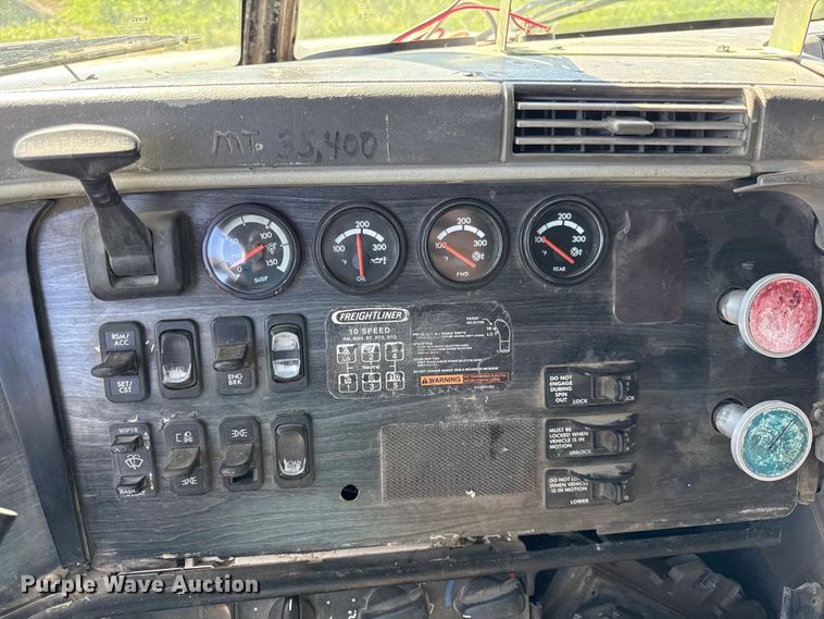 image for item EN0420 2007 Freightliner Columbia semi truck