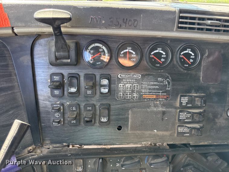 image for item EN0420 2007 Freightliner Columbia semi truck