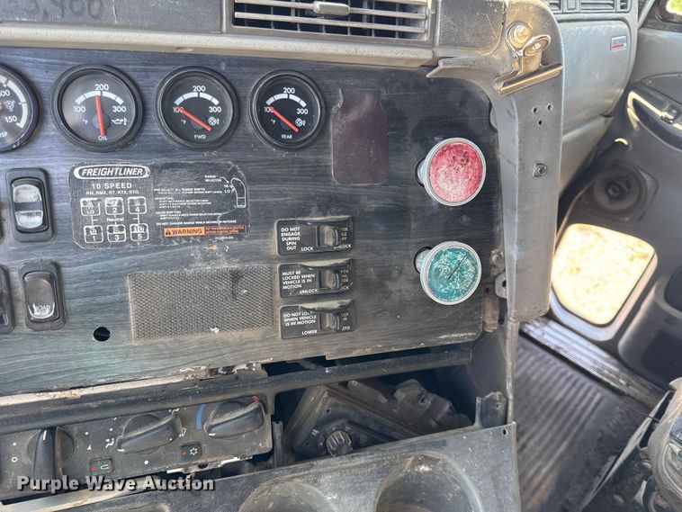 image for item EN0420 2007 Freightliner Columbia semi truck