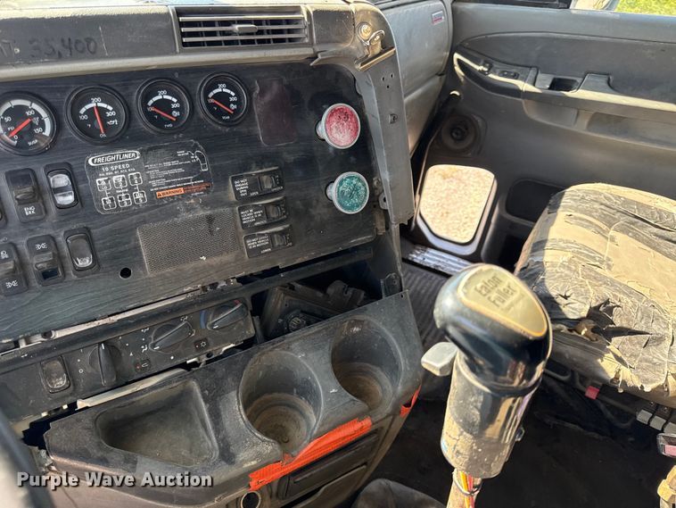 image for item EN0420 2007 Freightliner Columbia semi truck