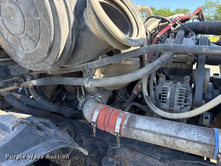 image for item EN0420 2007 Freightliner Columbia semi truck