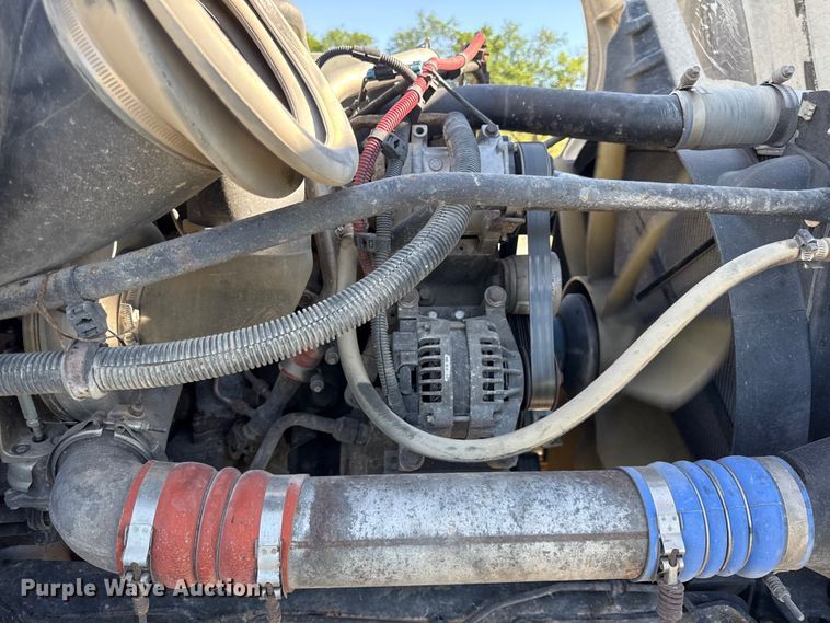 image for item EN0420 2007 Freightliner Columbia semi truck