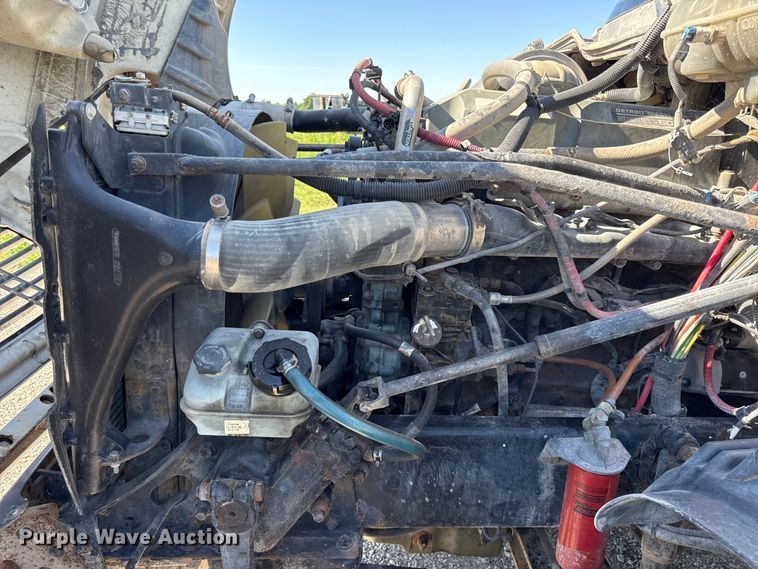 image for item EN0420 2007 Freightliner Columbia semi truck