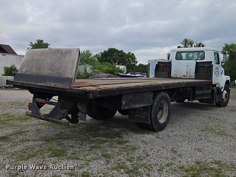 image for item EO7283 1985 International  2375 rollback truck