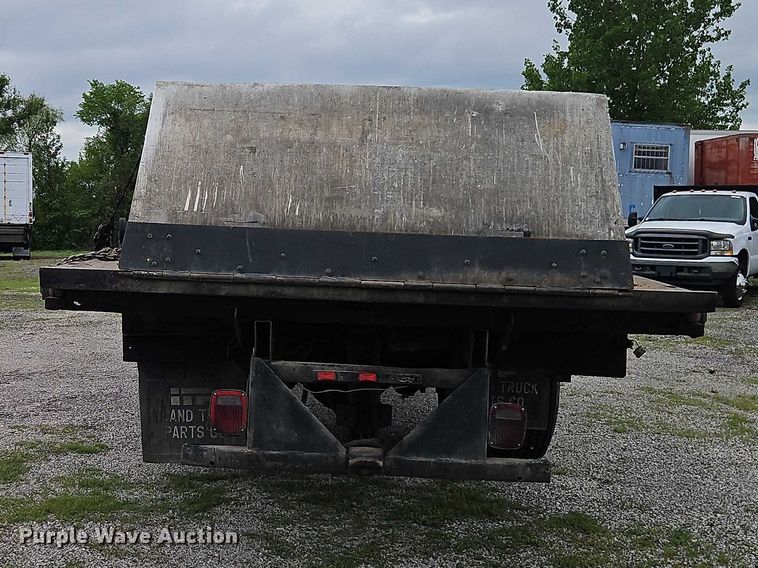 image for item EO7283 1985 International  2375 rollback truck
