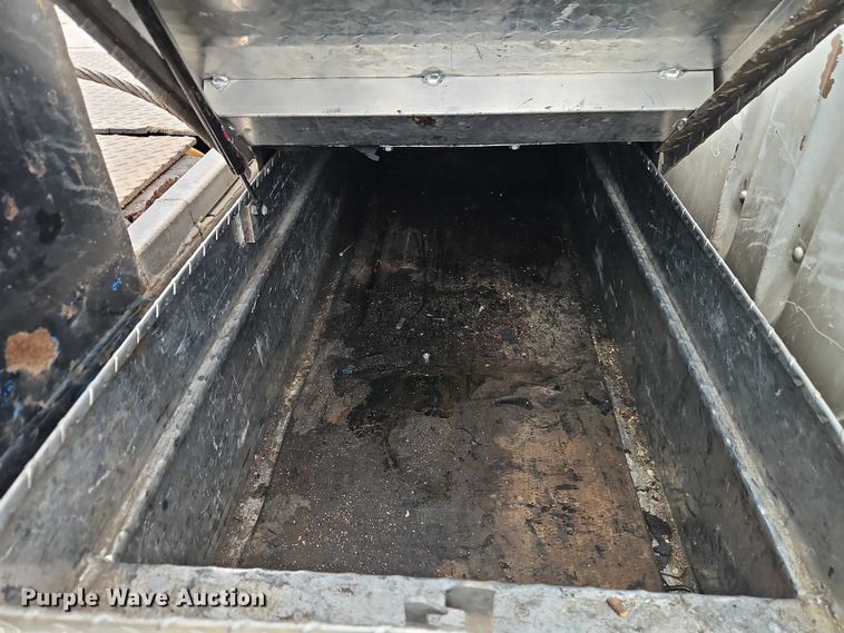 image for item EO7283 1985 International  2375 rollback truck
