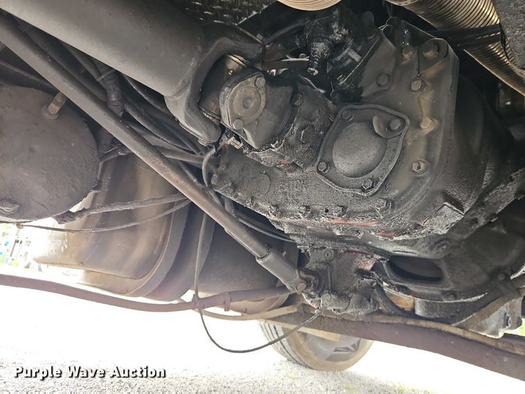 image for item EO7283 1985 International  2375 rollback truck