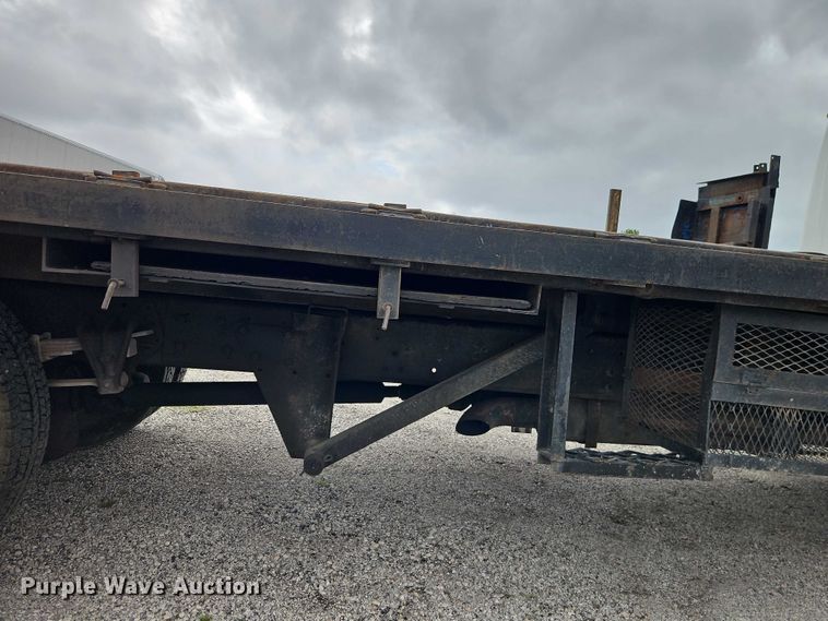 image for item EO7283 1985 International  2375 rollback truck