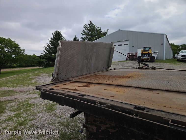 image for item EO7283 1985 International  2375 rollback truck