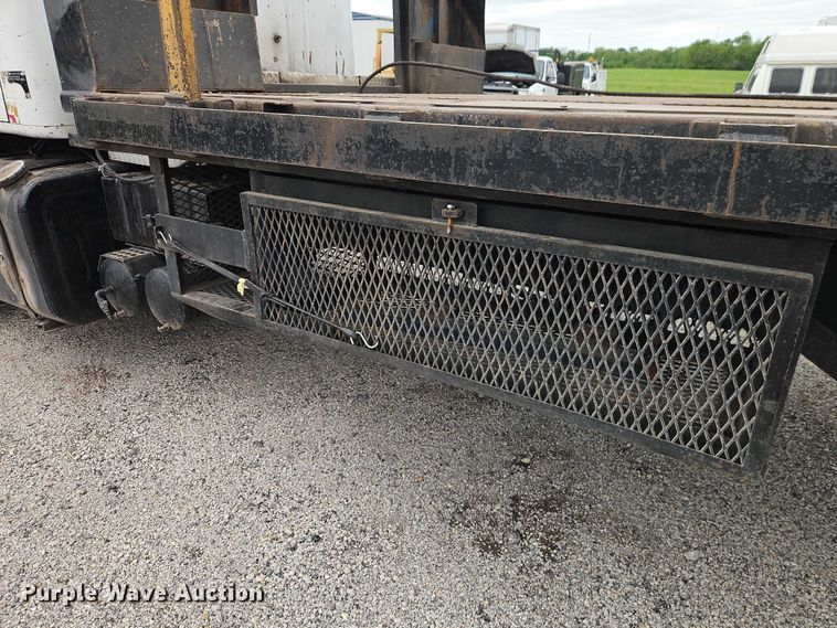 image for item EO7283 1985 International  2375 rollback truck