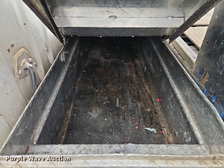 image for item EO7283 1985 International  2375 rollback truck