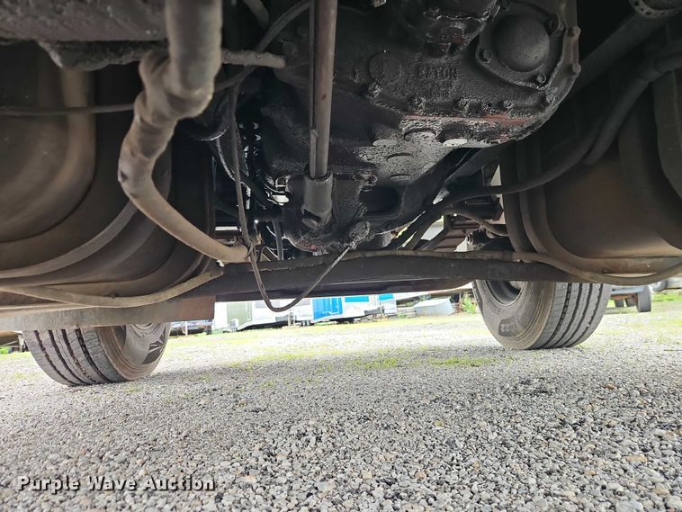 image for item EO7283 1985 International  2375 rollback truck