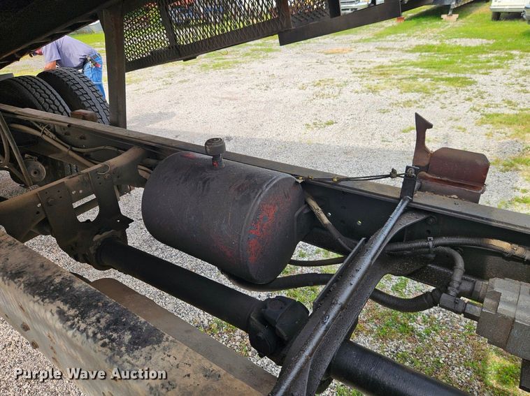 image for item EO7283 1985 International  2375 rollback truck