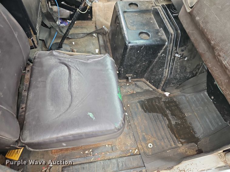 image for item EO7283 1985 International  2375 rollback truck