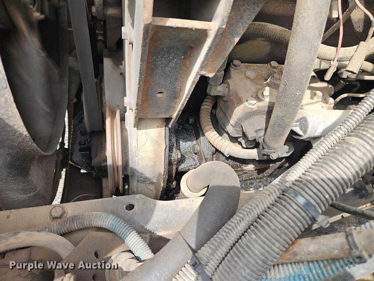image for item EO7283 1985 International  2375 rollback truck