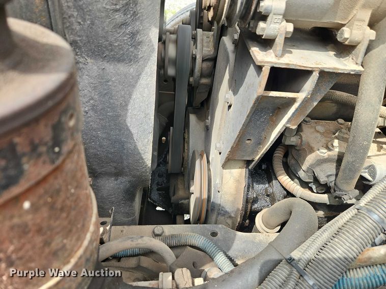 image for item EO7283 1985 International  2375 rollback truck
