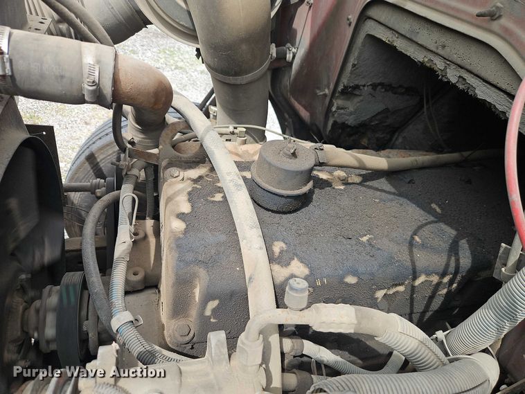 image for item EO7283 1985 International  2375 rollback truck