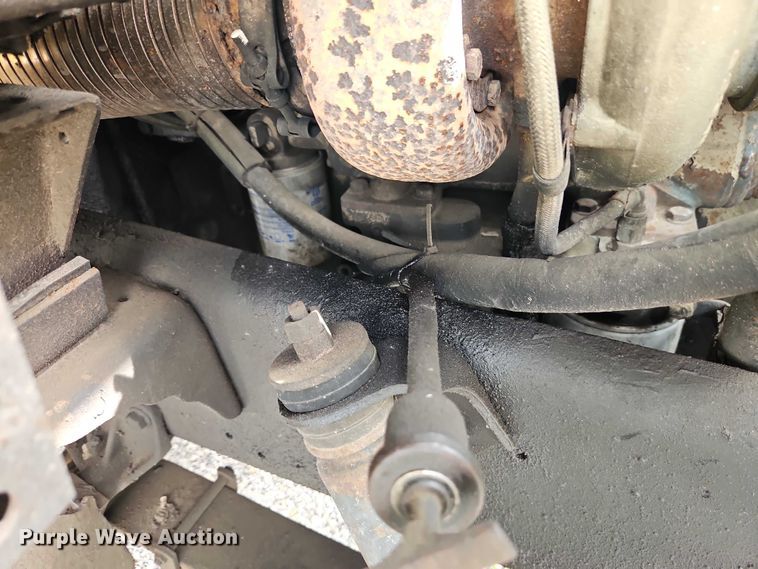 image for item EO7283 1985 International  2375 rollback truck