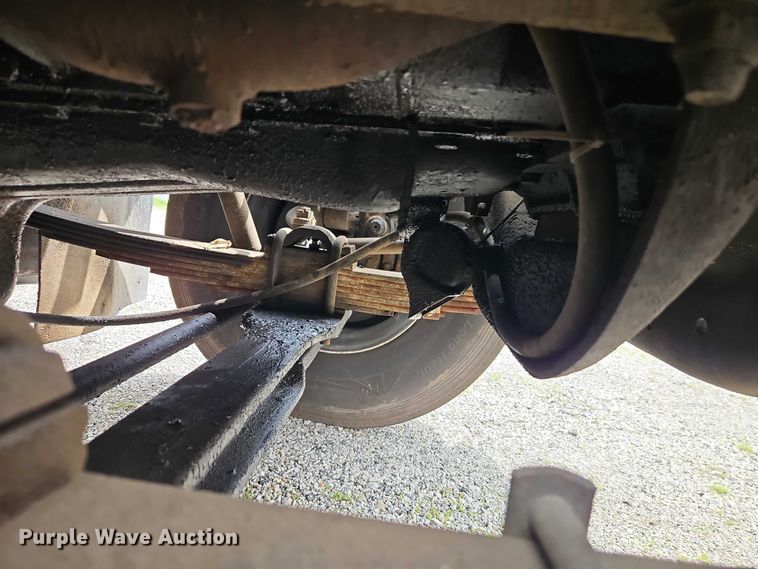 image for item EO7283 1985 International  2375 rollback truck