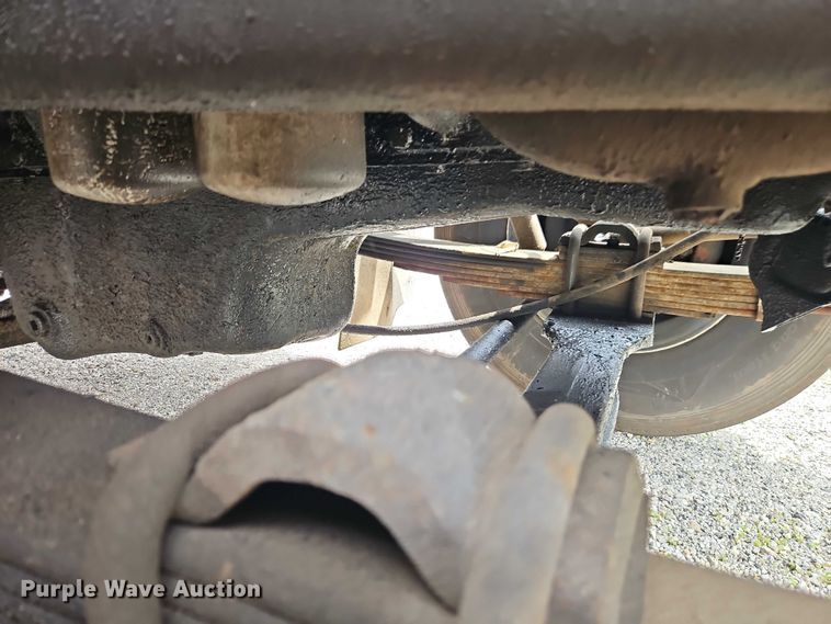 image for item EO7283 1985 International  2375 rollback truck