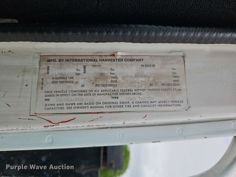 image for item EO7283 1985 International  2375 rollback truck
